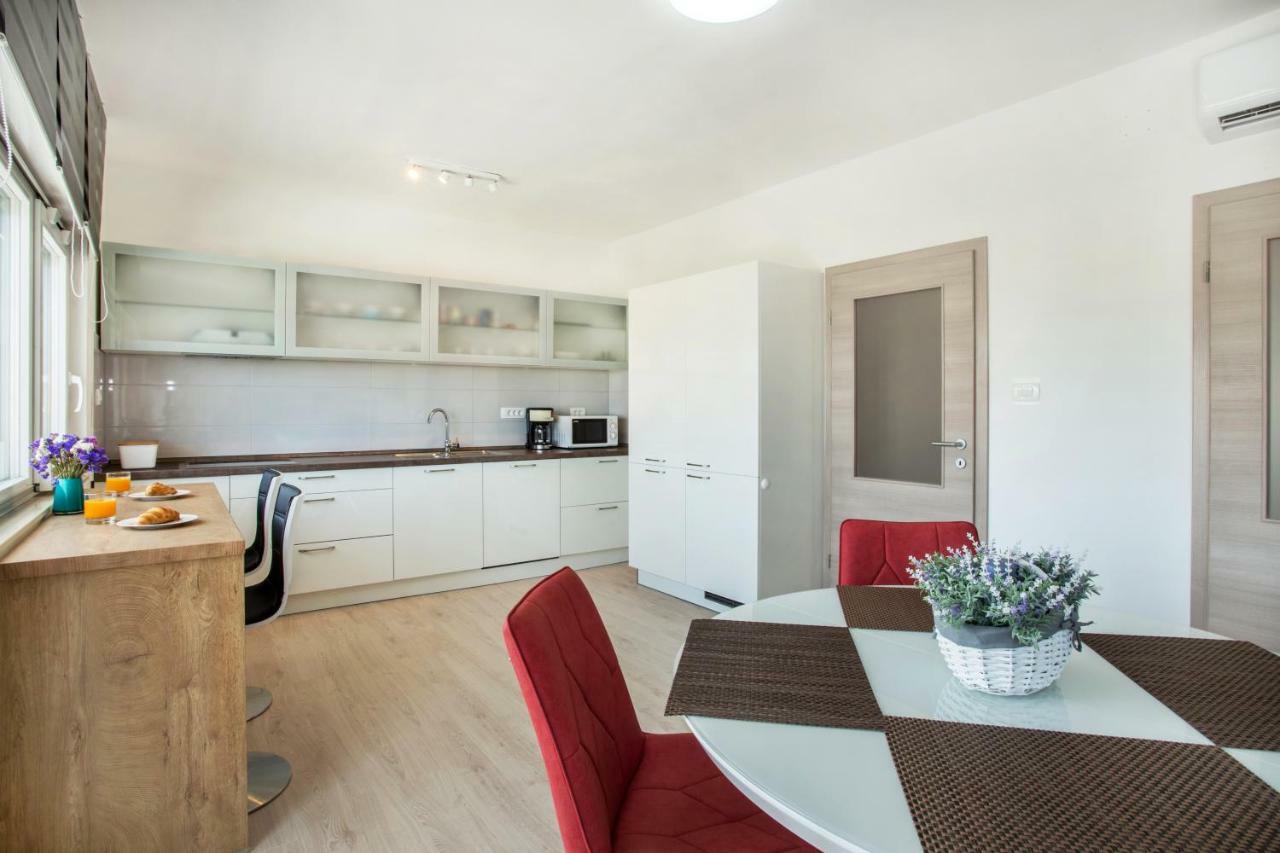 Ac Apartment With 2 Bedrooms And 2 Bathrooms-Free Private Parking Split Eksteriør bilde